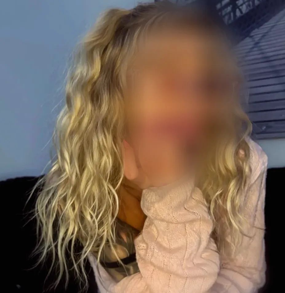Larissa, 23