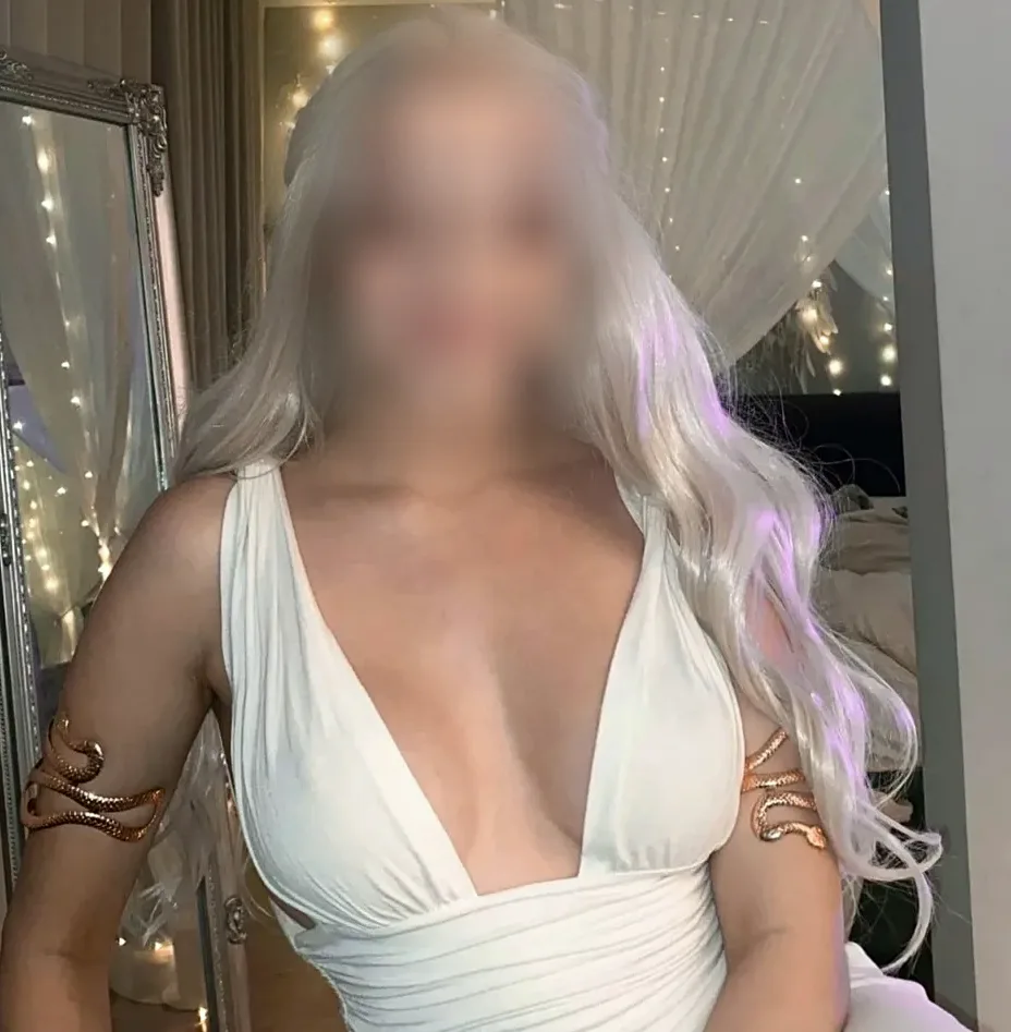 Marina, 30