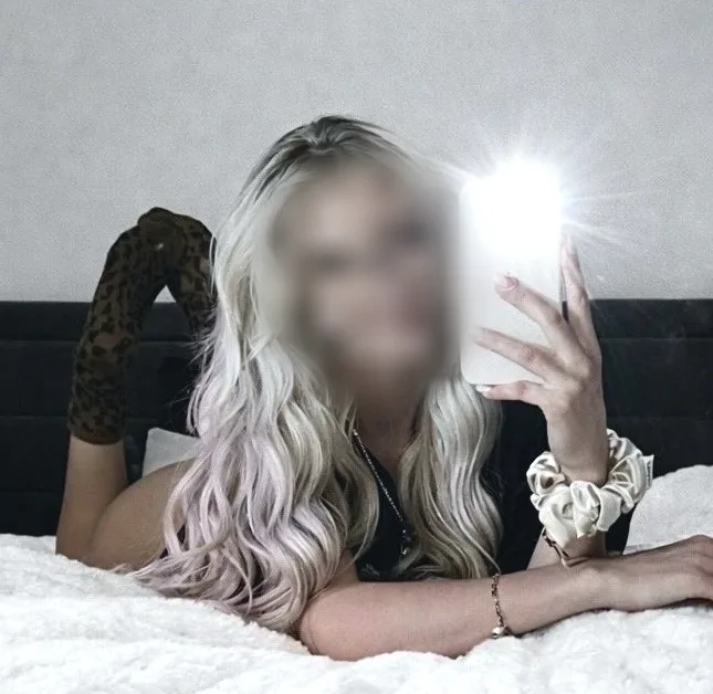 Melina, 25