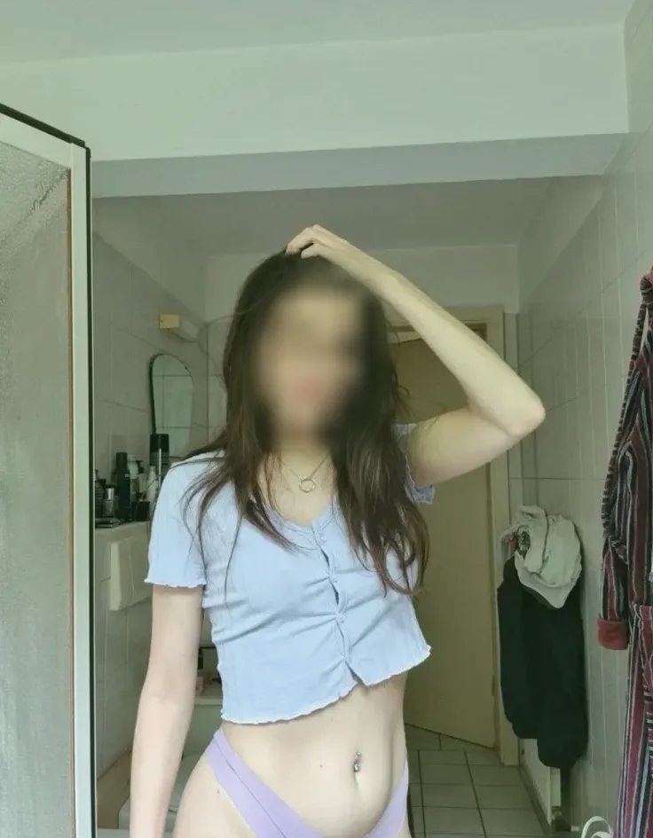 Rebecca, 28